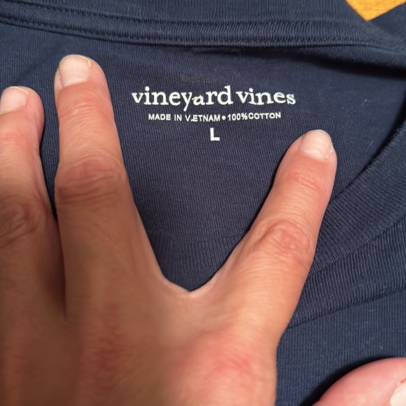 Vineyard Vines size L L/ sleeve navy t- shirt.  Like new condition.  Worn once. - Picture 4 of 5